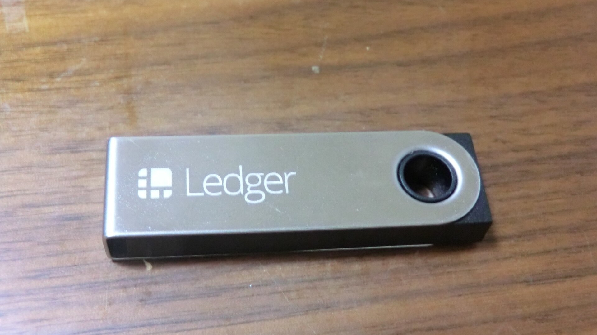 Ledger tutkii varojen katoamista jälleenmyyjä CryptoBilisin laitteissa